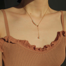 Load image into Gallery viewer, Diane Pearl Lariat Necklaces
