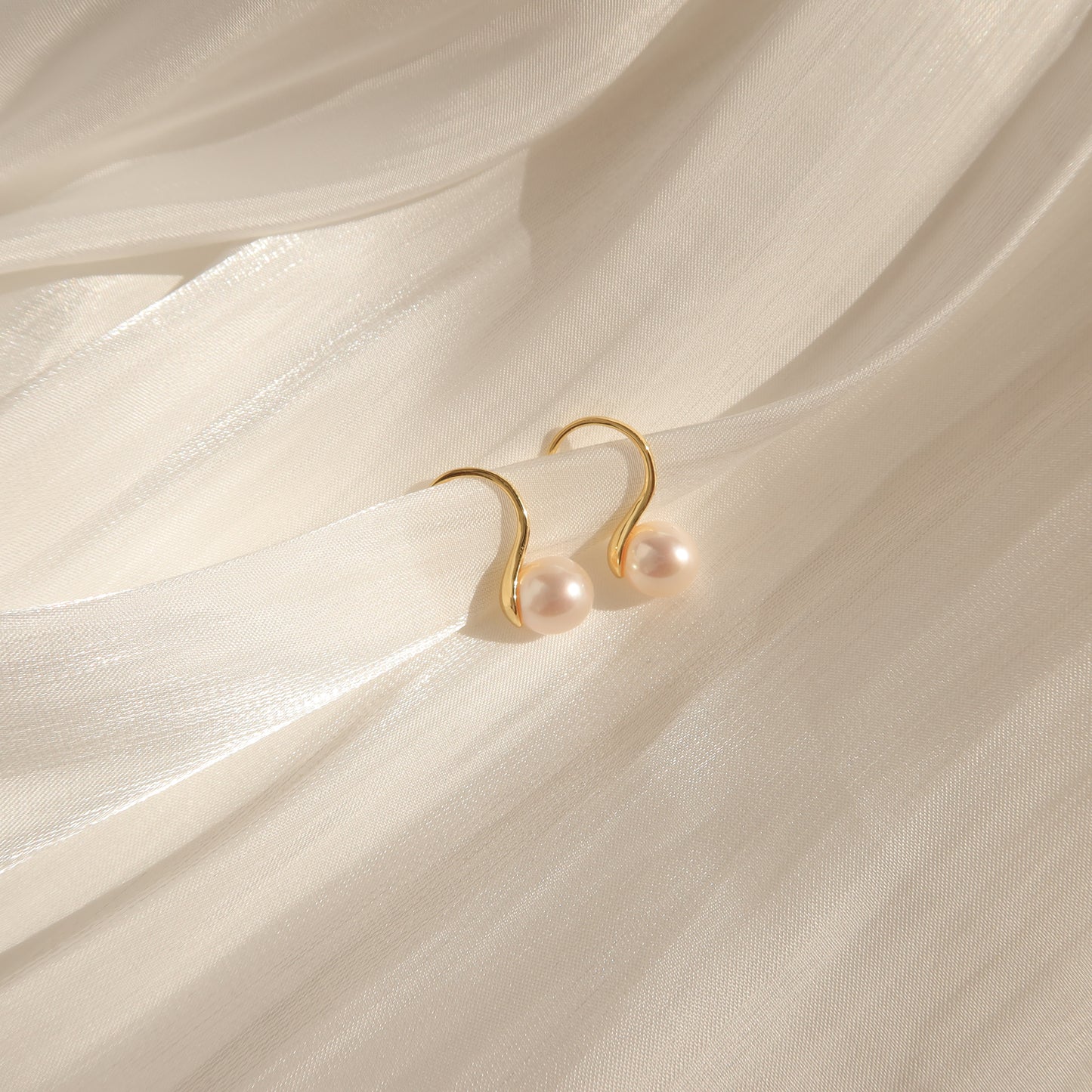 Alma Pearl  Earrings