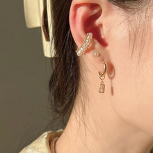 Load image into Gallery viewer, Envie Pearl Ear Cuff
