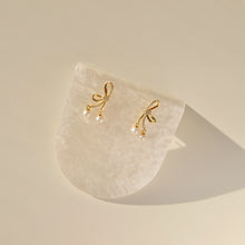 Load image into Gallery viewer, Crystal Ribbon &amp; Pearl Earrings

