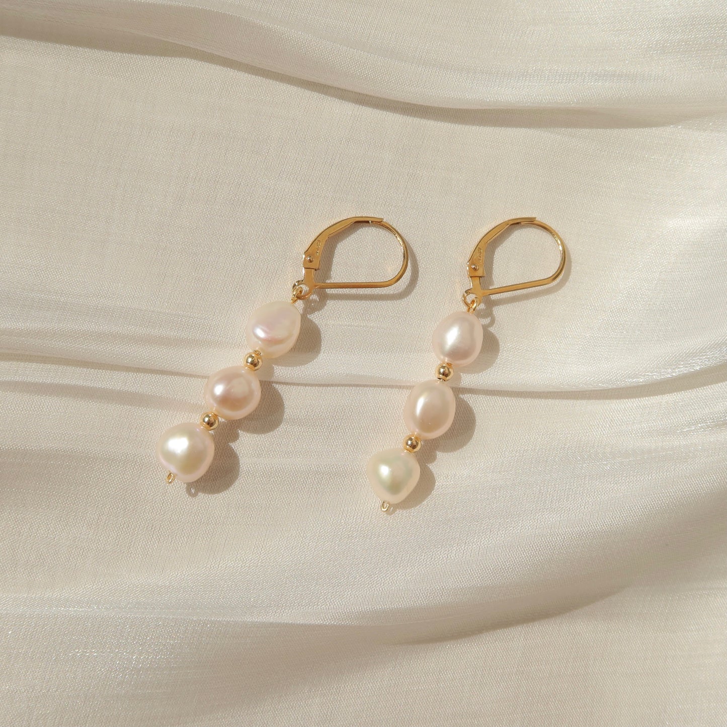 Théa Pearl Drop Earrings