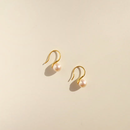 Alma Pearl  Earrings