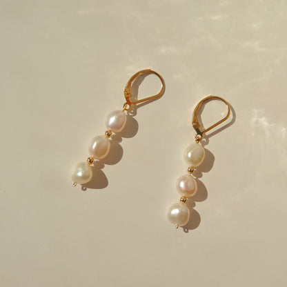 Théa Pearl Drop Earrings