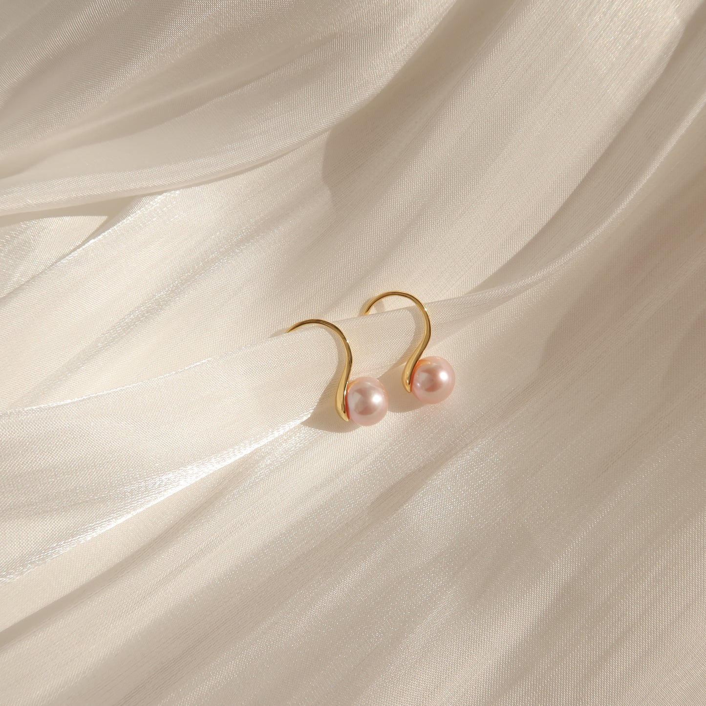 Alma Pearl  Earrings