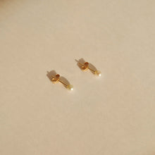 Load image into Gallery viewer, Petite Pearl Studs (18k Gold)
