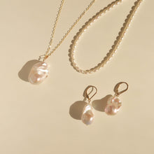 Load image into Gallery viewer, Chloé Baroque Pearl Necklaces
