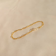 Load image into Gallery viewer, Paperclip Dual Pearl Bracelet
