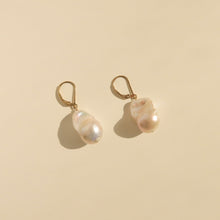Load image into Gallery viewer, Chloé Baroque Pearl Earrings

