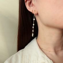 Load image into Gallery viewer, Raindrop Pearl Earrings
