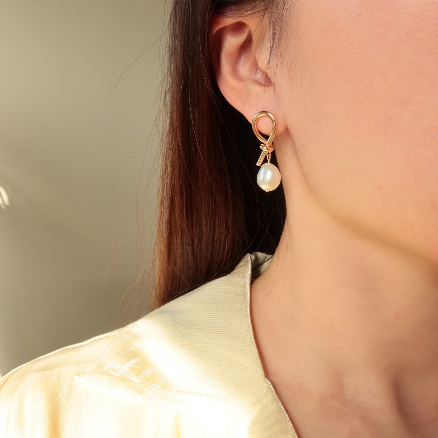 Noelle Pearl Earrings