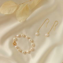 Load image into Gallery viewer, Cécile Pearl Threader Earrings
