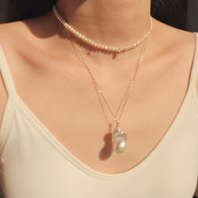 Load image into Gallery viewer, Chloé Baroque Pearl Necklaces
