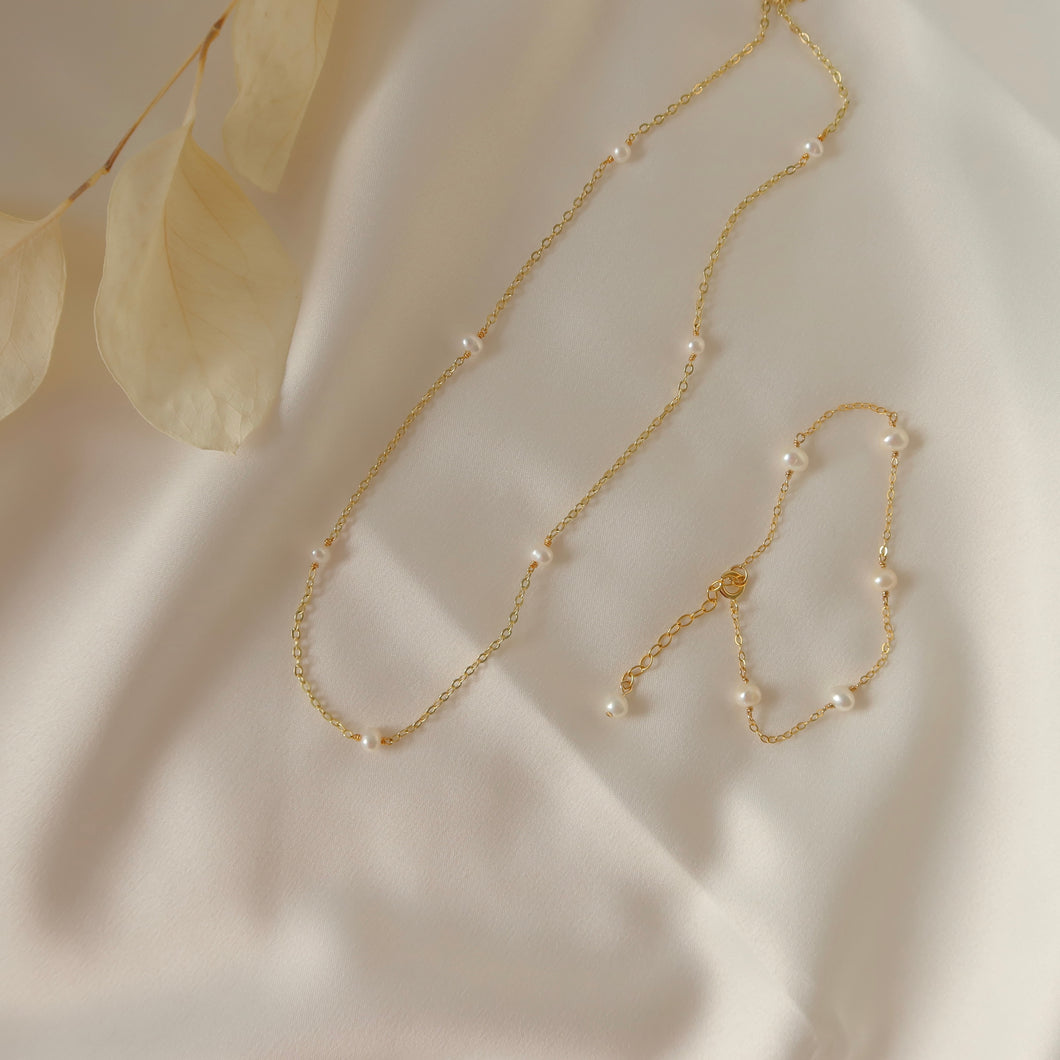 Éloise Pearl Necklace and Bracelet Set